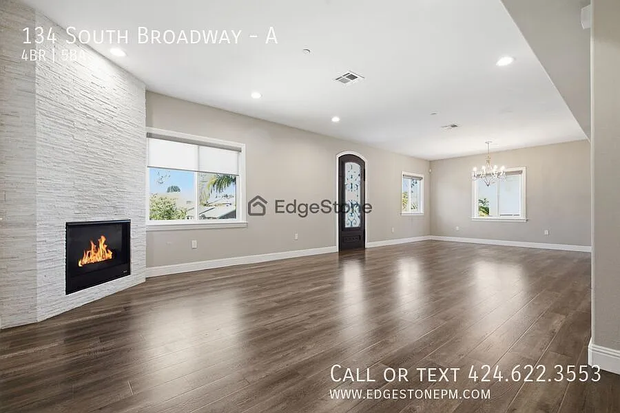4 Bedroom / 4.5 Bathroom - Condo in Redondo Beach Available For Rent Now! — Photo 3