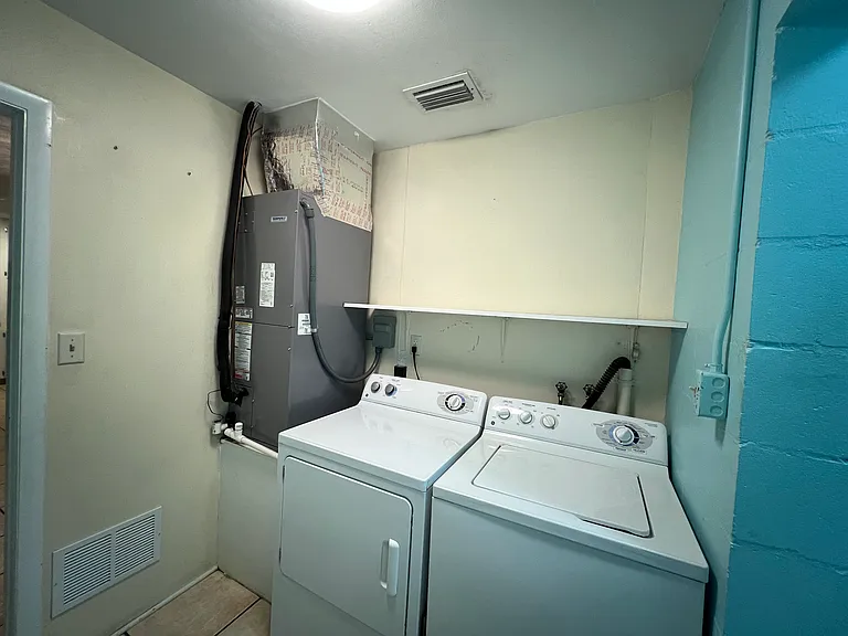 20717 SW Beach Blvd — Photo 9
