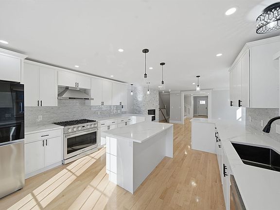 5th image of 442 High St