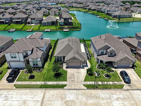 3rd image of 3607 Lake Varano Cir