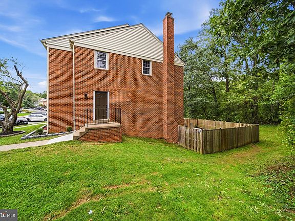 3rd image of 9735 Lakepointe Dr