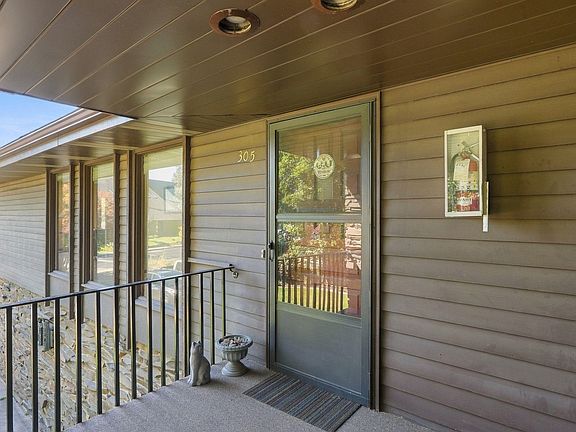 3rd image of 305 E 24th Ave