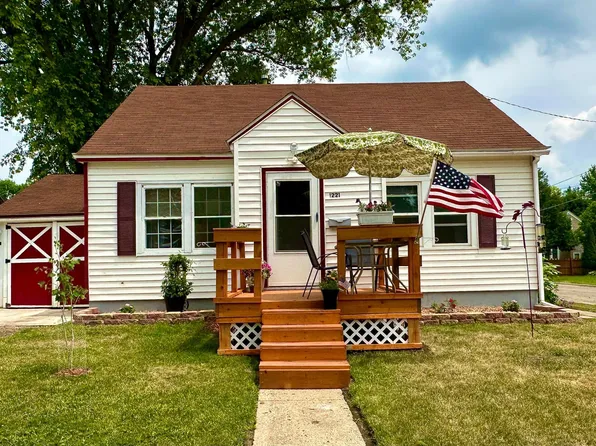 1221 Saint Joseph Ave, Albert Lea, MN 56007