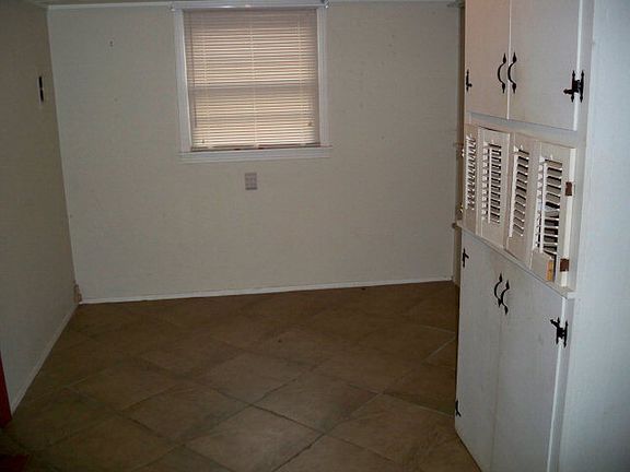 2nd image of 2047 Briarwood Dr