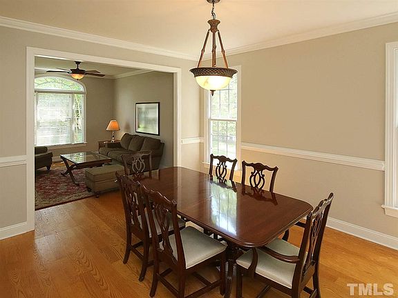 5th image of 1704 Valley Creek Dr