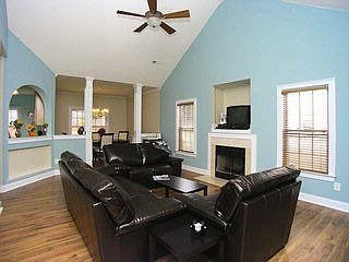 living room w/ vaulted ceilings