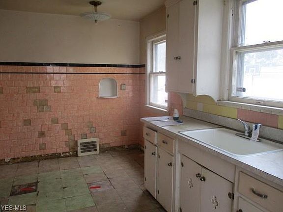 3rd image of 17698 Mapleboro Ave