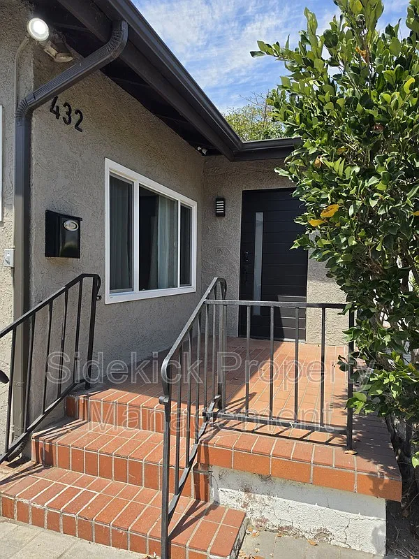 432 W Garfield Ave — Photo 1
