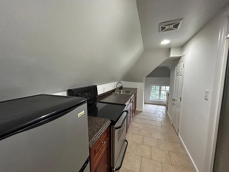 28 Fairview Ave #3 — Photo 3