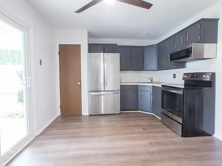3060 Millstone Dr — Photo 2