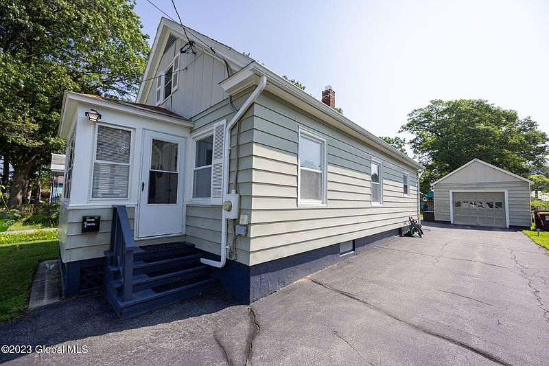 3rd image of 33 Wright Street