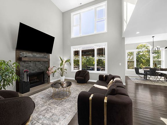 5th image of 108 Gloria Dr