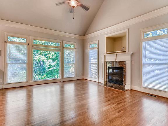 4th image of 212 Meadow Creek Way