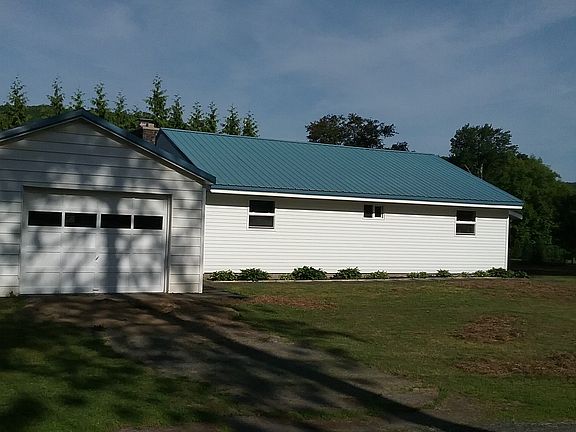 4th image of 9 E Quaker St