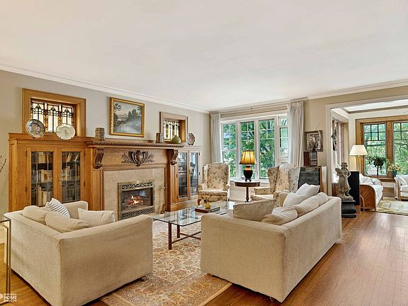 3rd image of 5901 N Kenmore Ave #2