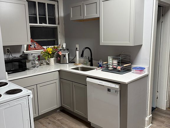 4th image of 155 Warner St