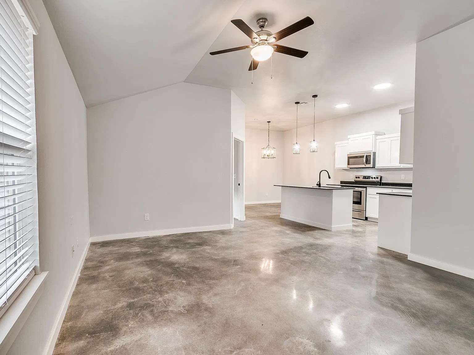 3 bed, 1246 sqft, $1,695 — Photo 2