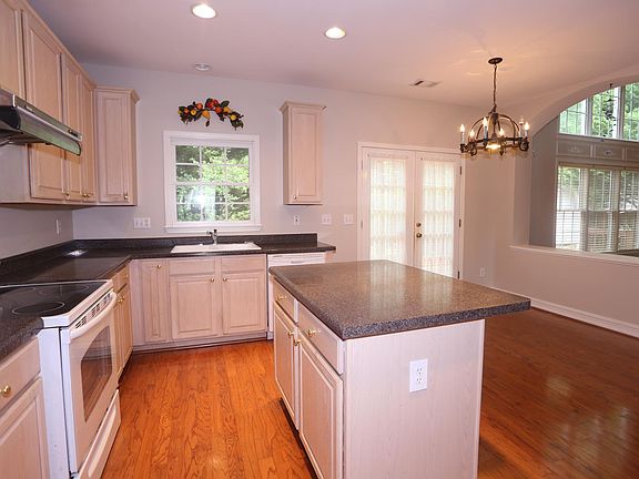 5th image of 4917 Cedar Wood Dr