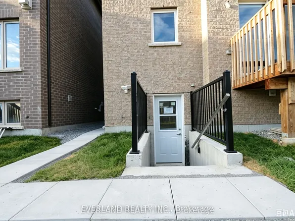 21 Kenneth Ross Bnd, East Gwillimbury, ON L9N 0T7