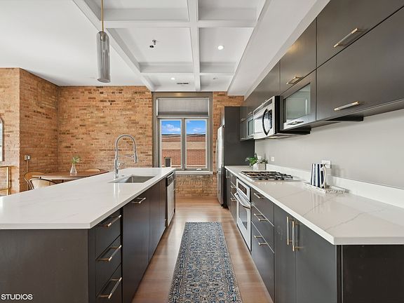 3rd image of 2332 S Michigan Ave APT 306