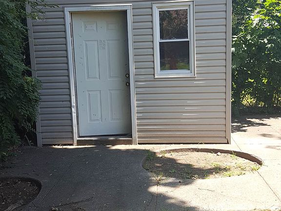 3rd image of 907 Cornwell Ave