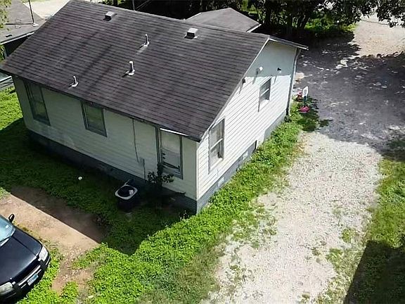 2nd image of 106 & 108 W Austin St