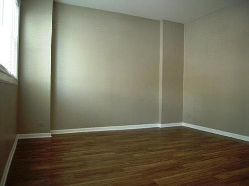 4th image of 2342 S Leavitt St #1