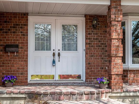 2nd image of 42 Slade Cres