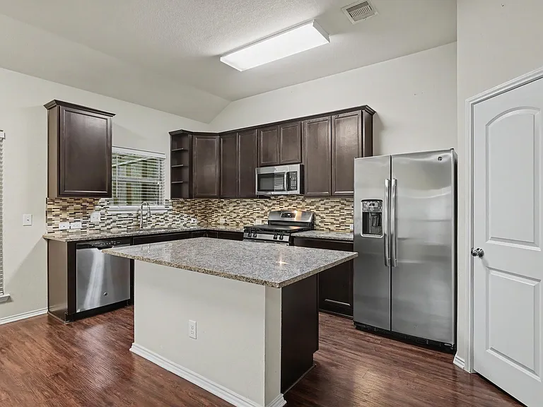 1061 Shadow Bend Ct — Photo 10