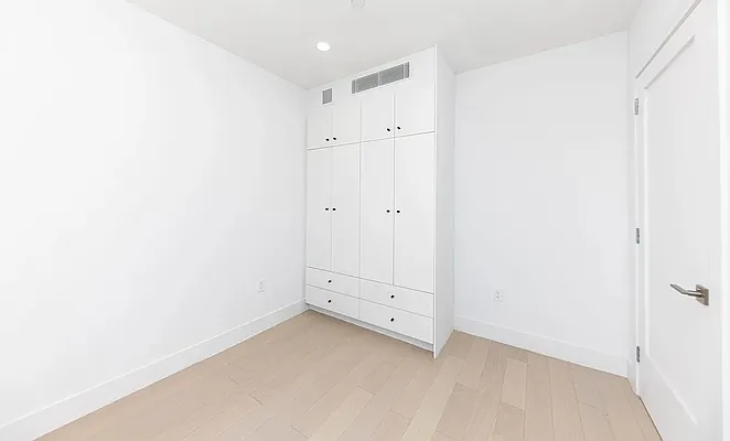 Rented by Oxford Property Group | media 25