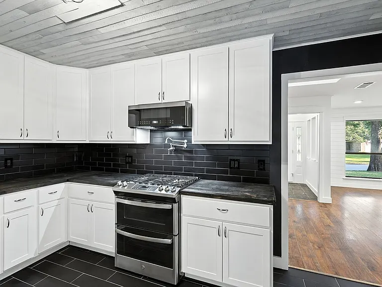 2902 Panhandle Dr — Photo 6