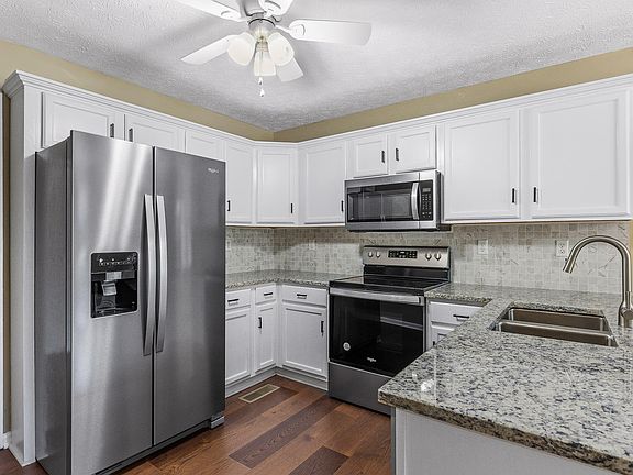 3rd image of 78 Creekview Dr