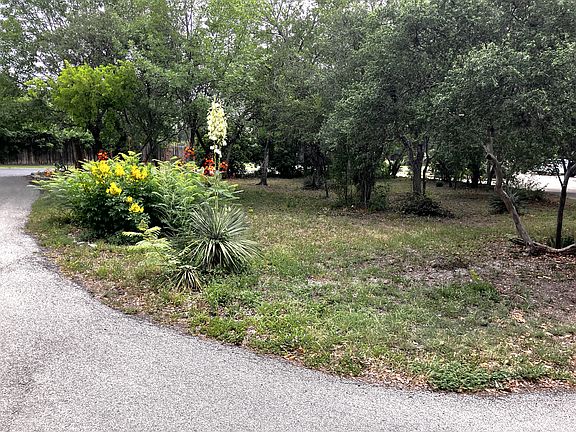 2nd image of 250 Cave Ln