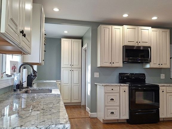 2nd image of 83 Chestnut St