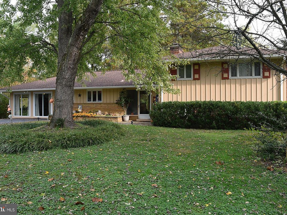 1st image of 60 Linda Ln