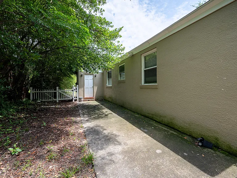 1803 Heath St — Photo 23