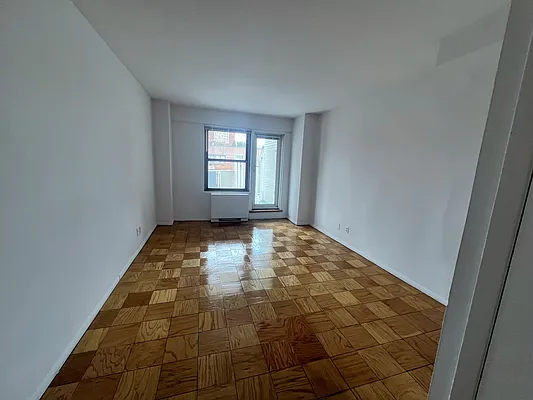 Rented by Manhattan Realty Group | media 4