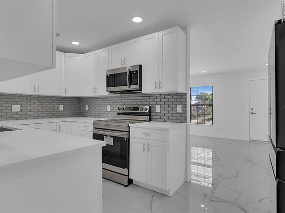 3rd image of 2322 VINCENT ROAD