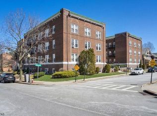 6 Altamont Ct APT 28, Morristown, NJ 07960