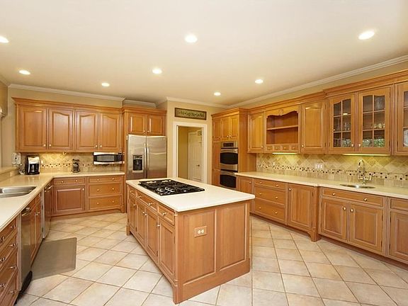 5th image of 7350 Avenel Ct