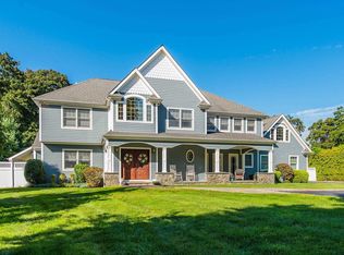 9 Birchell Ln, Glen Head, NY 11545