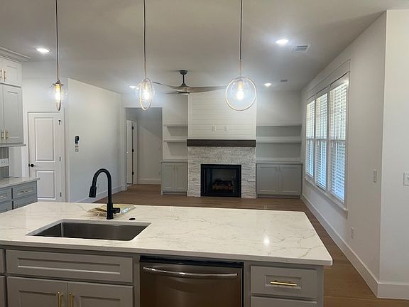 4th image of 4750 Cowboy St