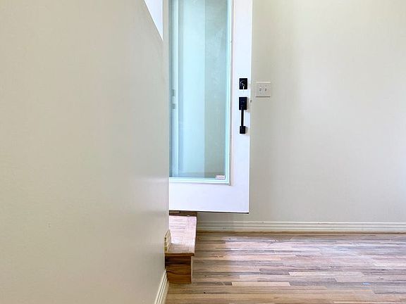4th image of 700 Woodlawn Ave #5
