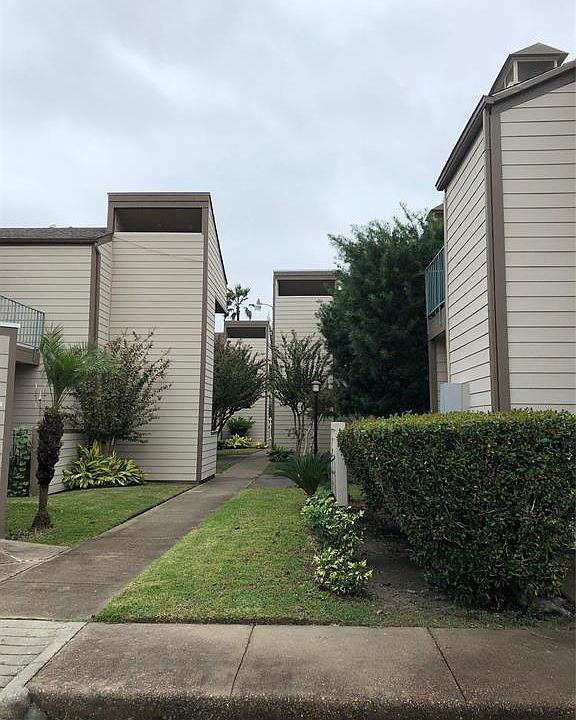 1st image of 7051 N Holiday Dr