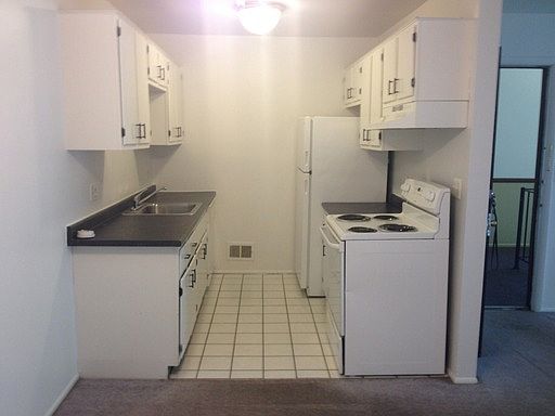 1st image of 2746 Golfside Dr APT 516