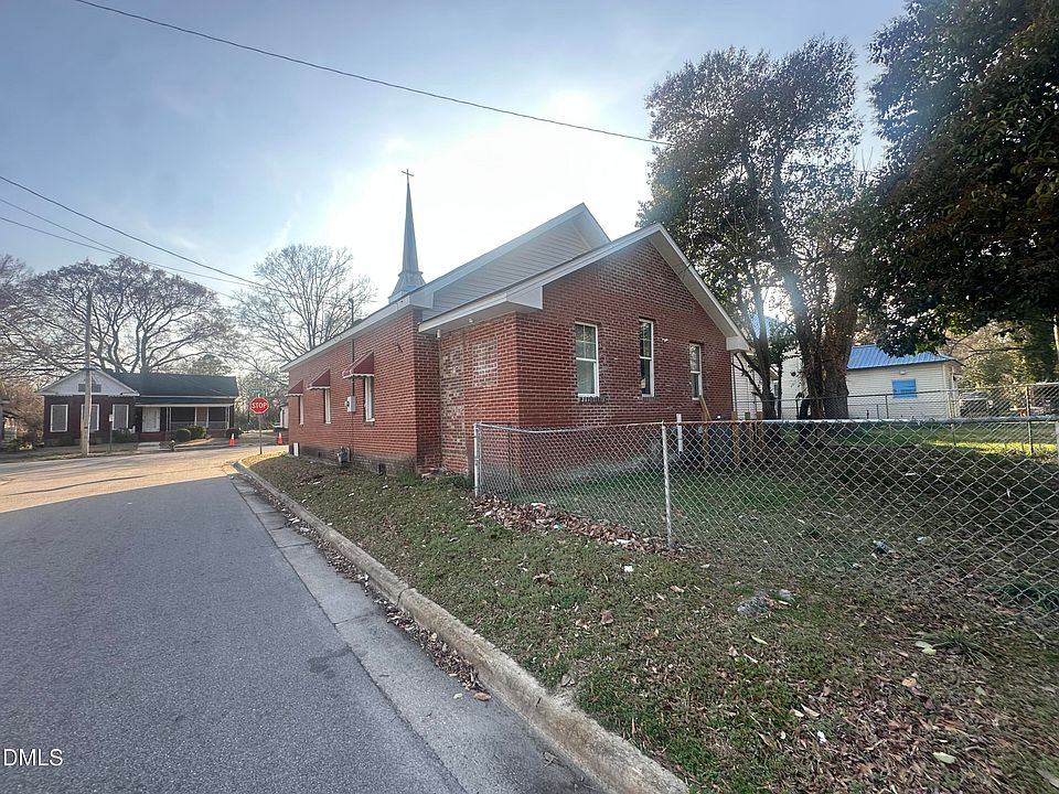 2nd image of 303 Elba St E
