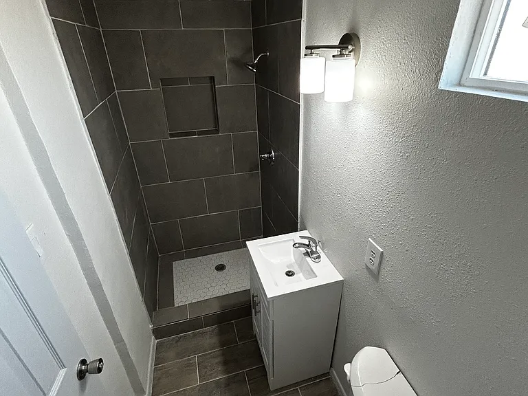 3545 Pendleton St #G — Photo 7