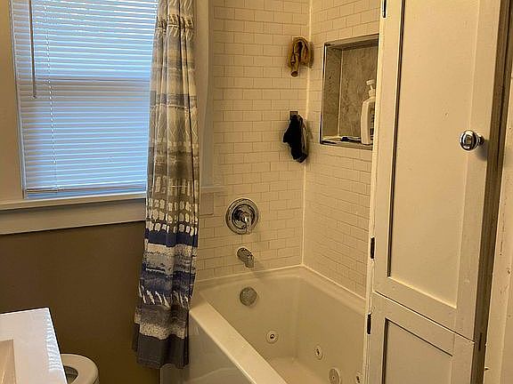 Jacuzzi Tub 2021
