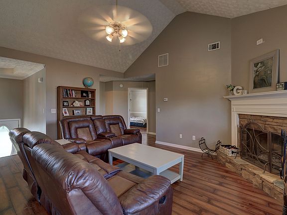 4th image of 113 River Park Cir