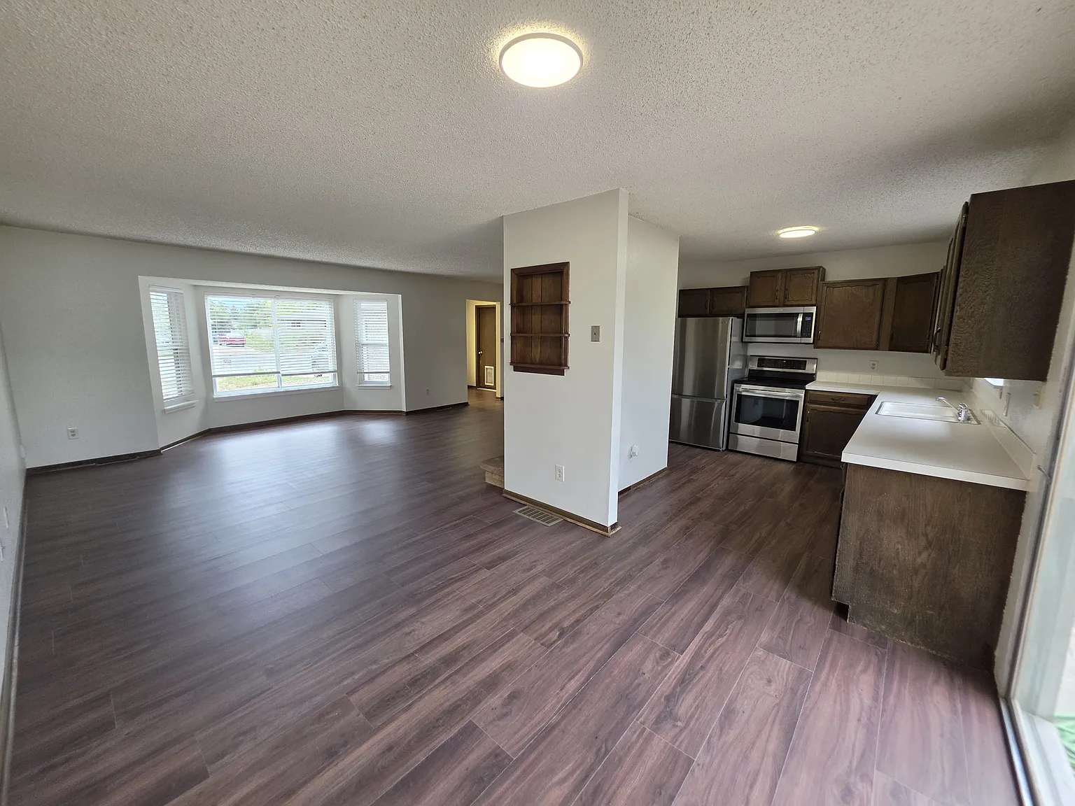 3 bed, 1200 sqft, $2,500 — Photo 4